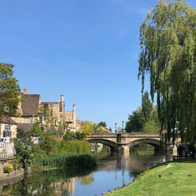 Private Woody Apartment, 2 King Beds, Very Centre Stamford Exterior photo