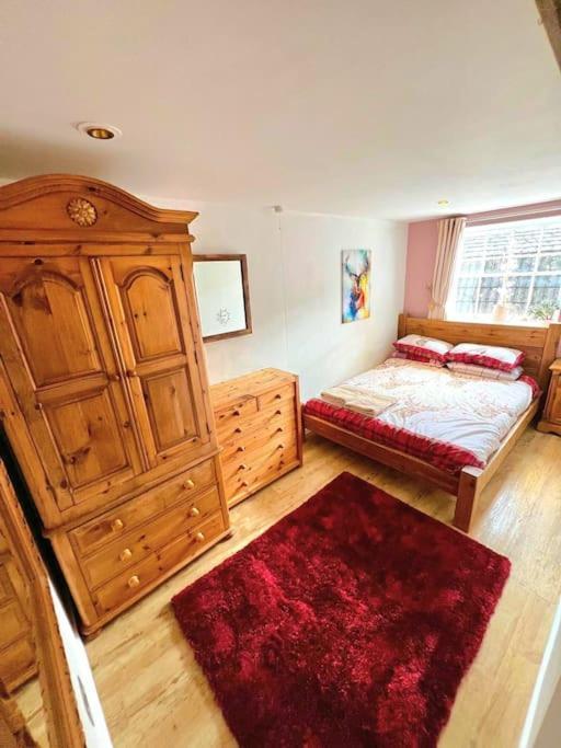 Private Woody Apartment, 2 King Beds, Very Centre Stamford Exterior photo